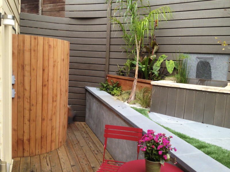 curved redwood utility screen